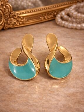 AVON 70s Vintage Gold-Tone Teal Enamel Sculpted Hoop Clip On Earrings